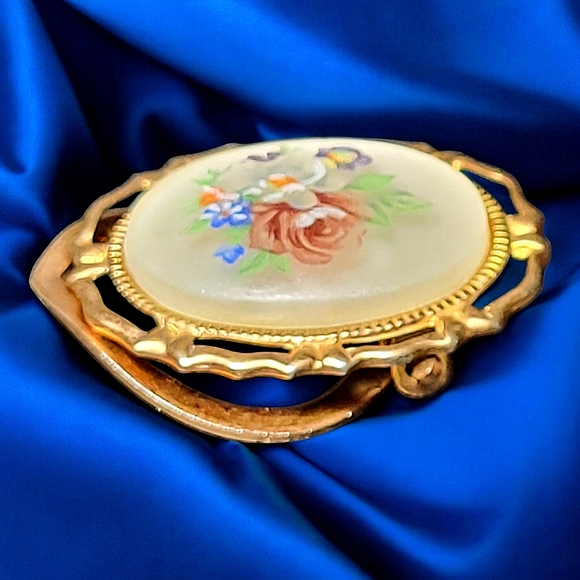 Vintage 1930’s  Floral  Cameo  Rose Transfer Acrylic Scarf Clip - Picture 4 of 9